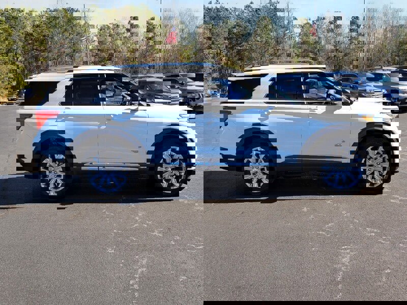 Used 2024 Ford Explorer King Ranch w/ Technology Package image 14