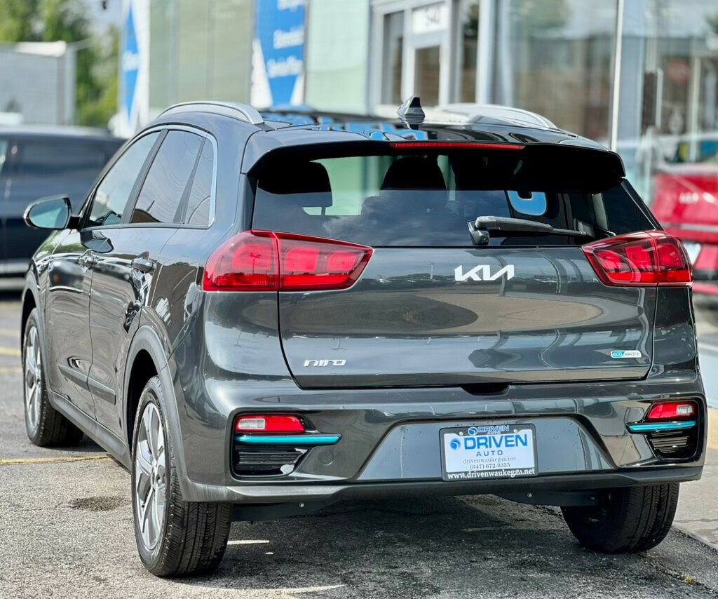 Used 2022 Kia Niro EX w/ Cold Weather Package FWD image 3
