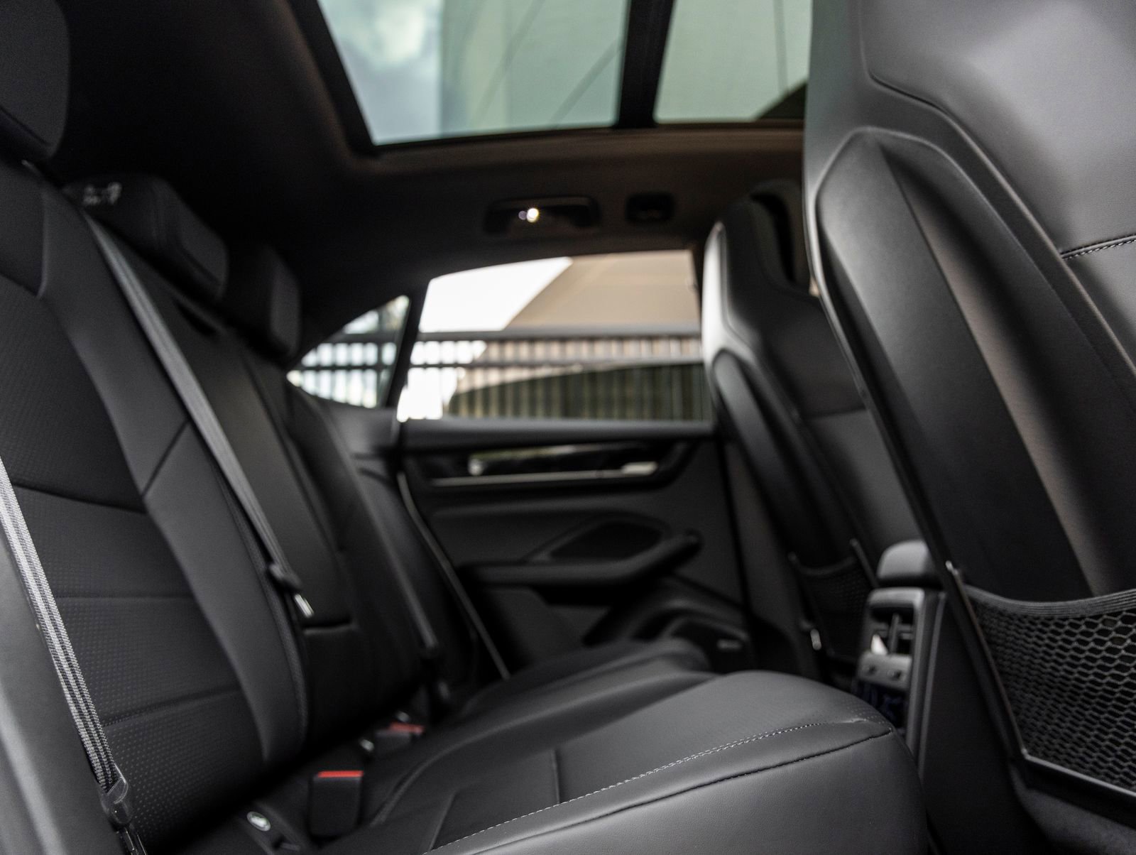 Certified 2025 Porsche Macan Electric image 37