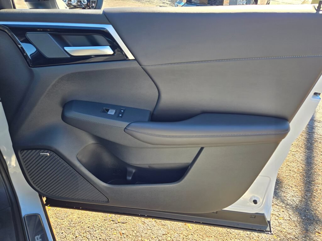 New 2026 Mitsubishi Outlander LE AWD/4WD image 6