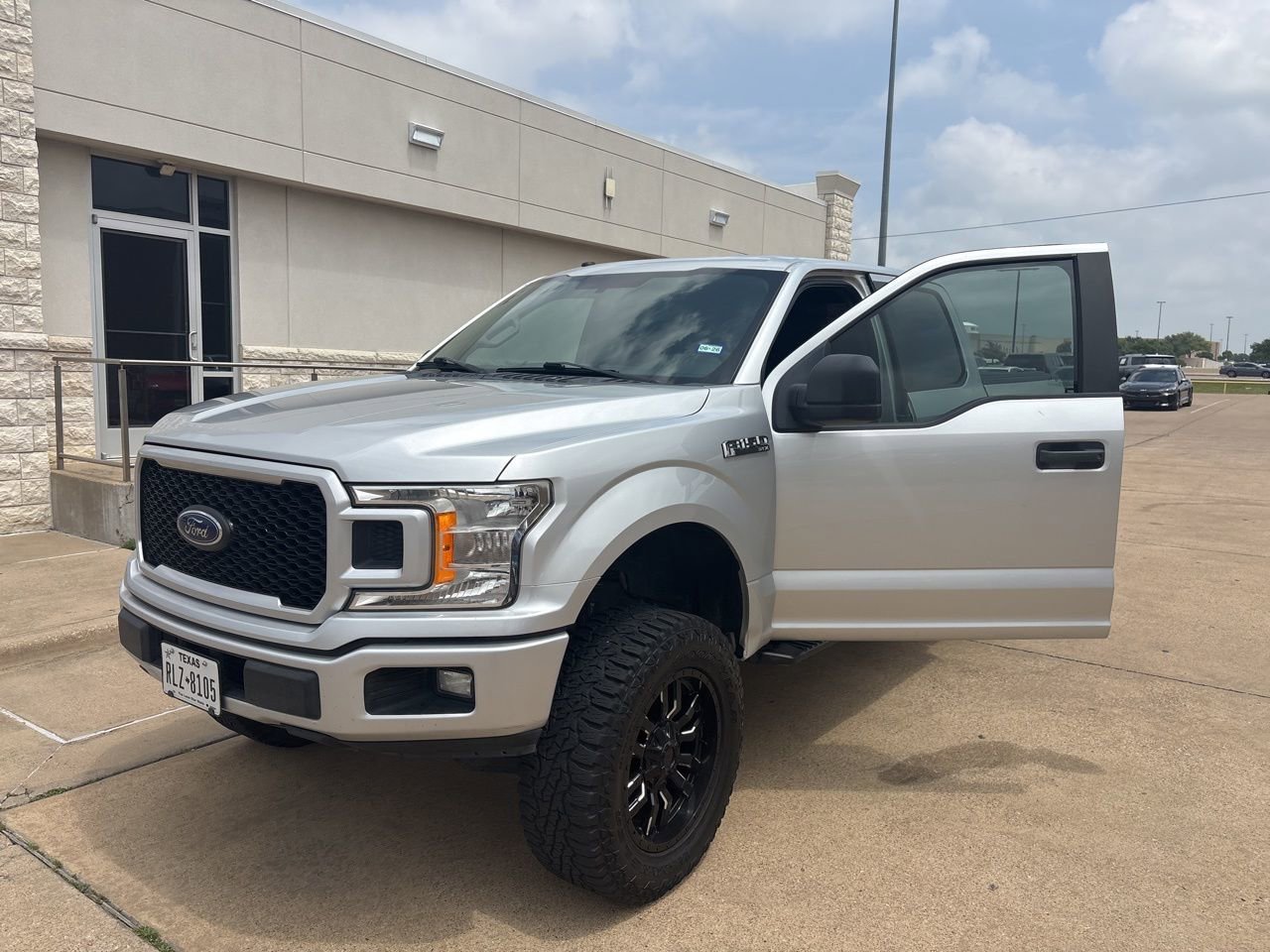 Used 2018 Ford F150 XL w/ Equipment Group 101A Mid RWD image 1