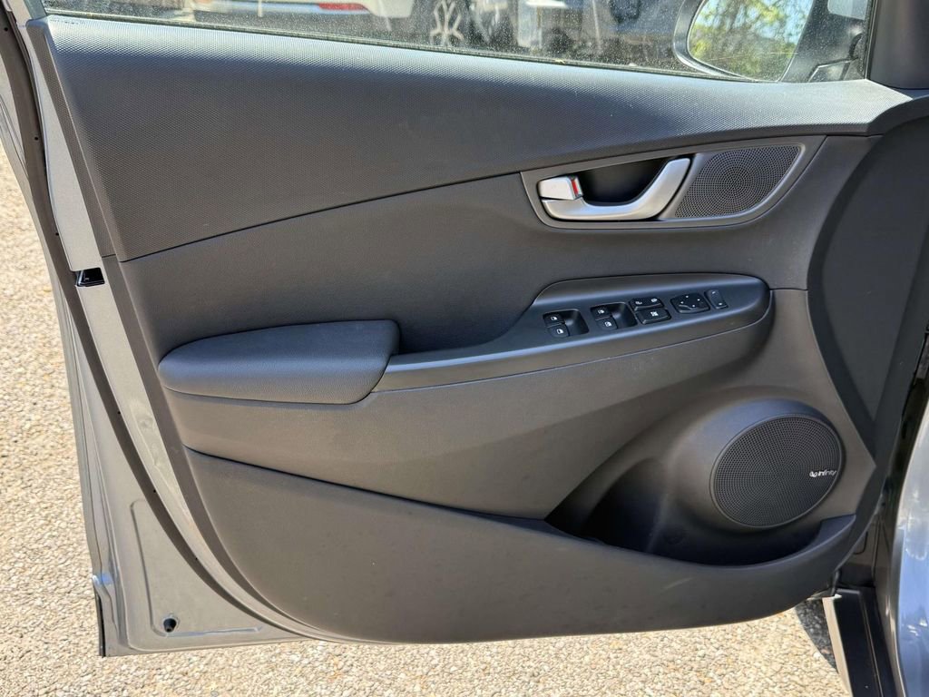 Used 2020 Hyundai Kona Limited AWD/4WD image 23