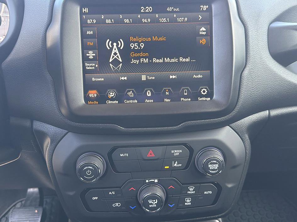 Used 2023 Jeep Renegade Latitude w/ Premium Group image 17