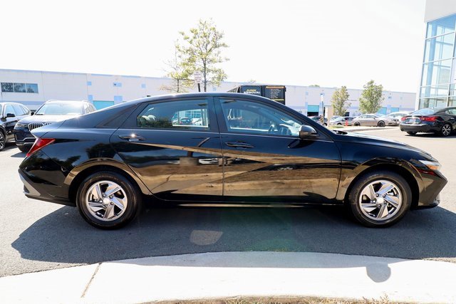 Used 2024 Hyundai Elantra SE image 18