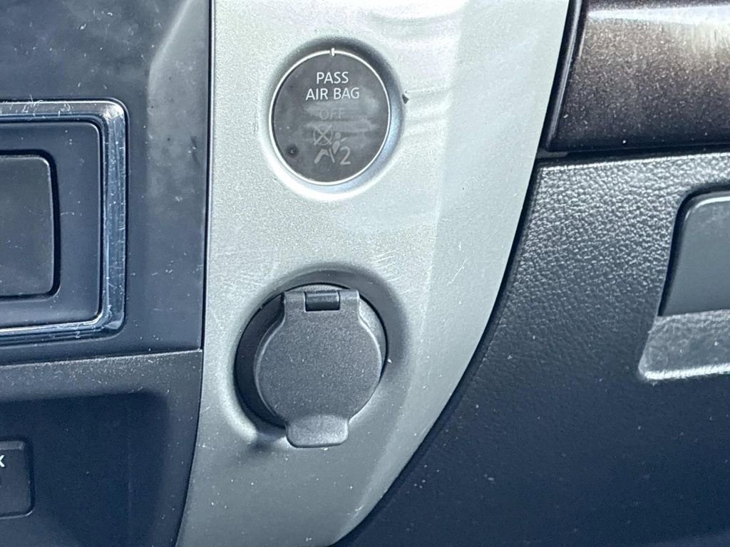 Used 2019 Nissan Titan SV image 33