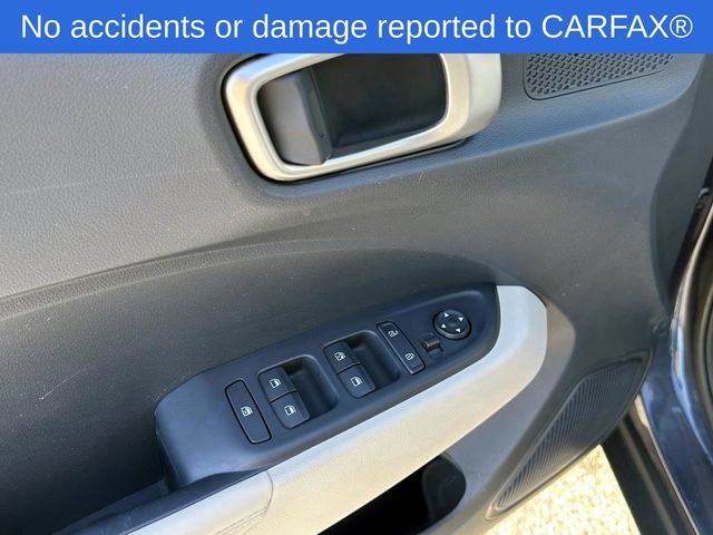 Used 2023 Hyundai Venue Limited image 16