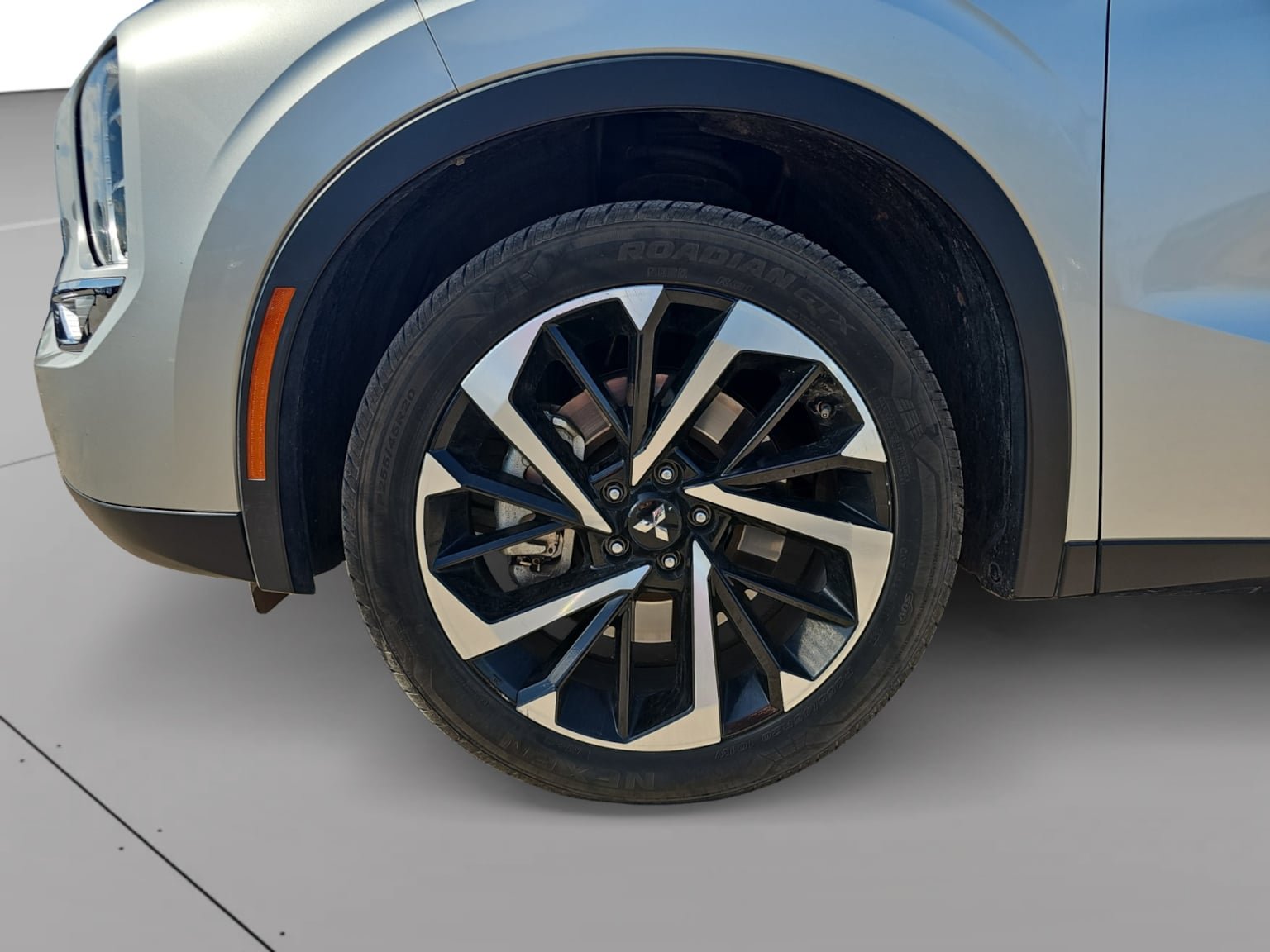 Used 2023 Mitsubishi Outlander SE FWD image 9