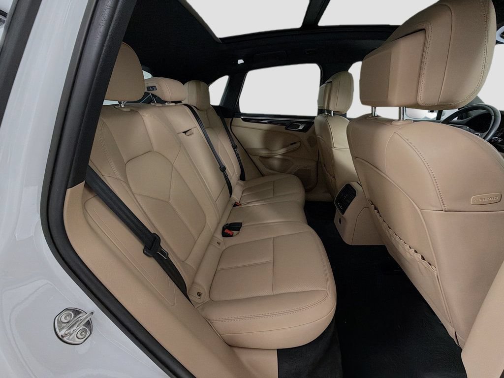 Certified 2023 Porsche Macan AWD/4WD image 28