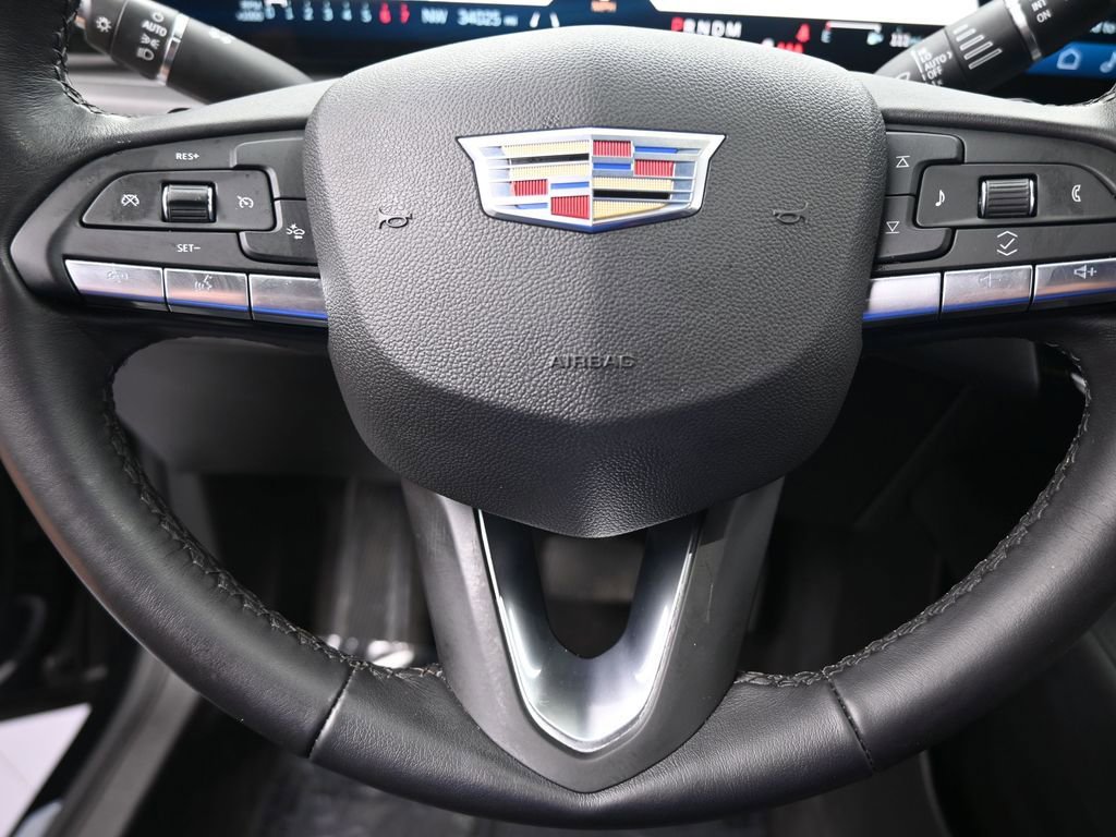 Used 2024 Cadillac XT4 Premium Luxury image 31