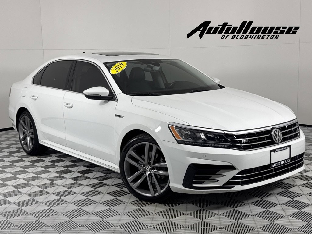 Used 2019 Volkswagen Passat 2.0T SE R-Line image 1