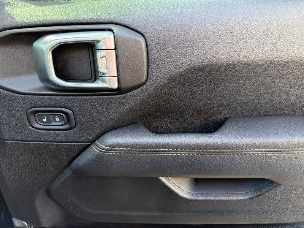 Used 2022 Jeep Wrangler Unlimited Sahara image 35