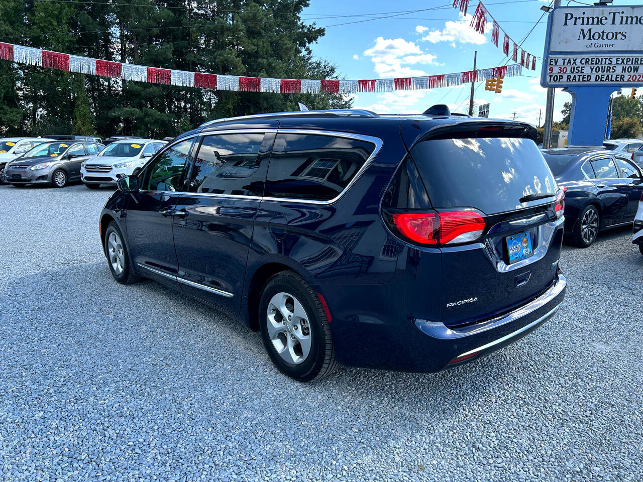 Used 2018 Chrysler Pacifica Touring-L image 4