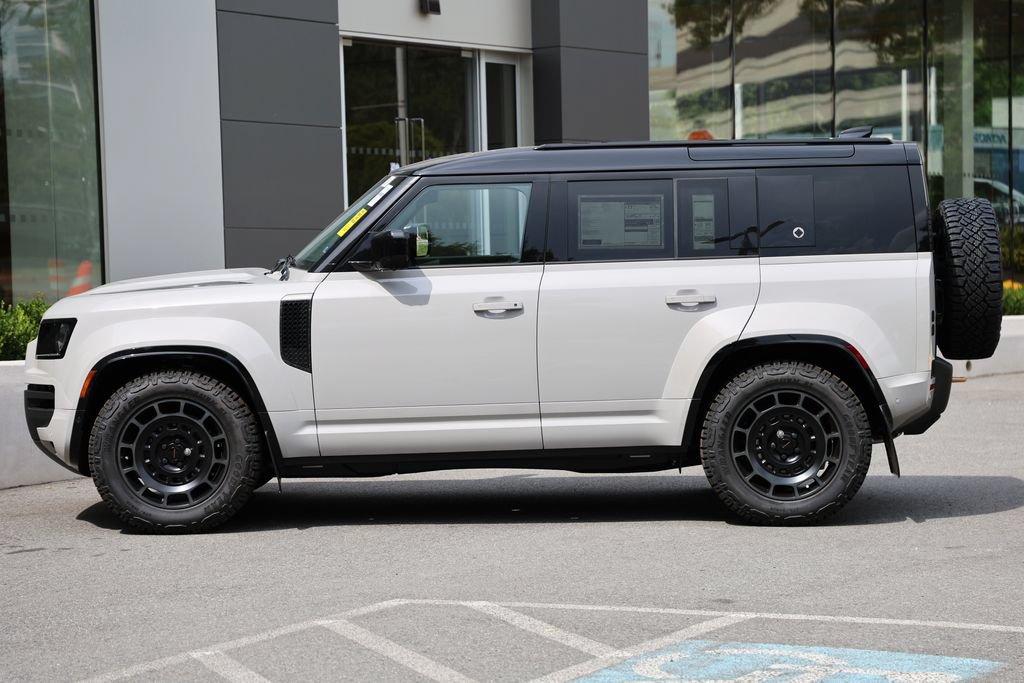 New 2026 Land Rover Defender 110 OCTA AWD/4WD image 2