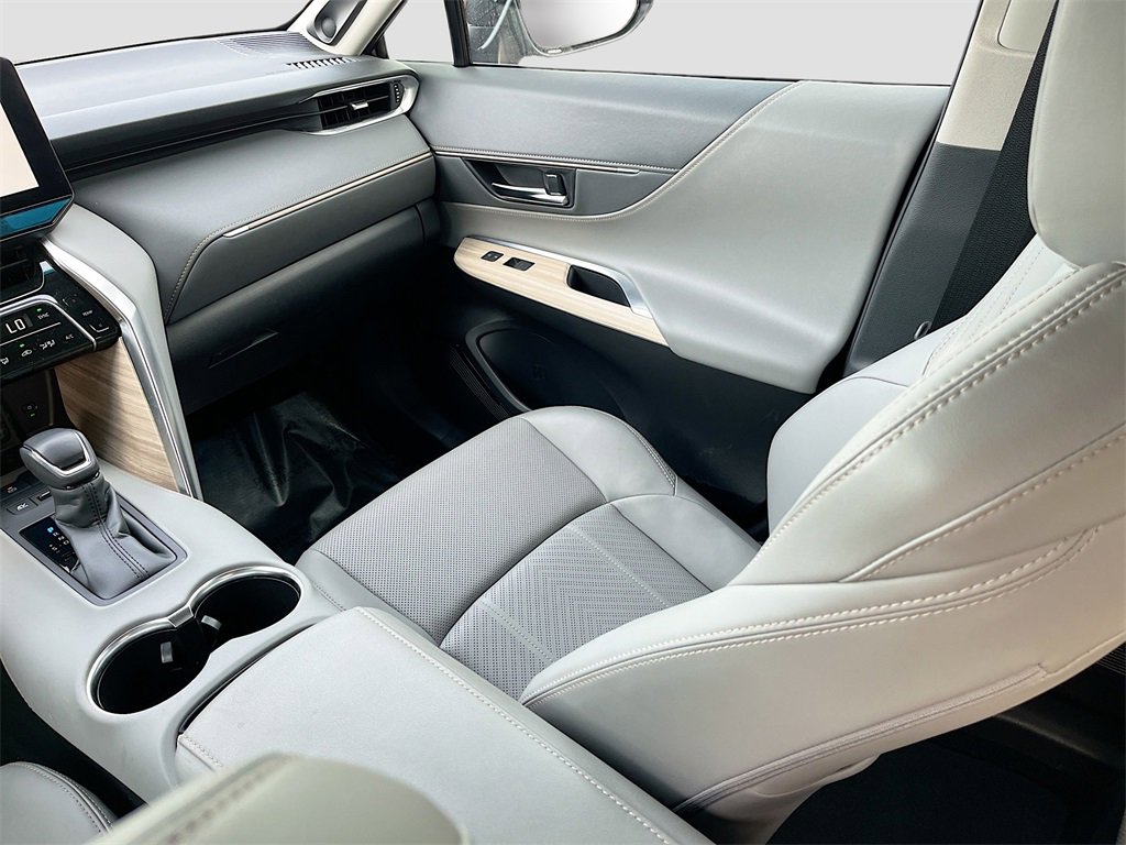 Used 2024 Toyota Venza Limited image 21