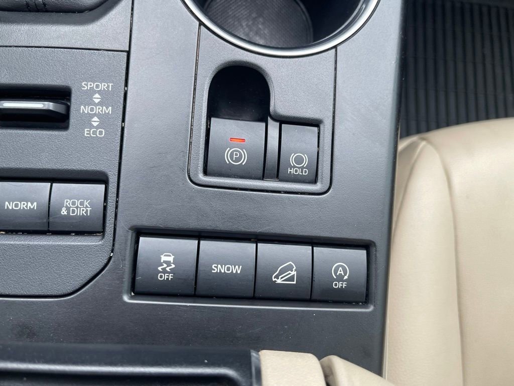 Used 2020 Toyota Highlander XLE image 45