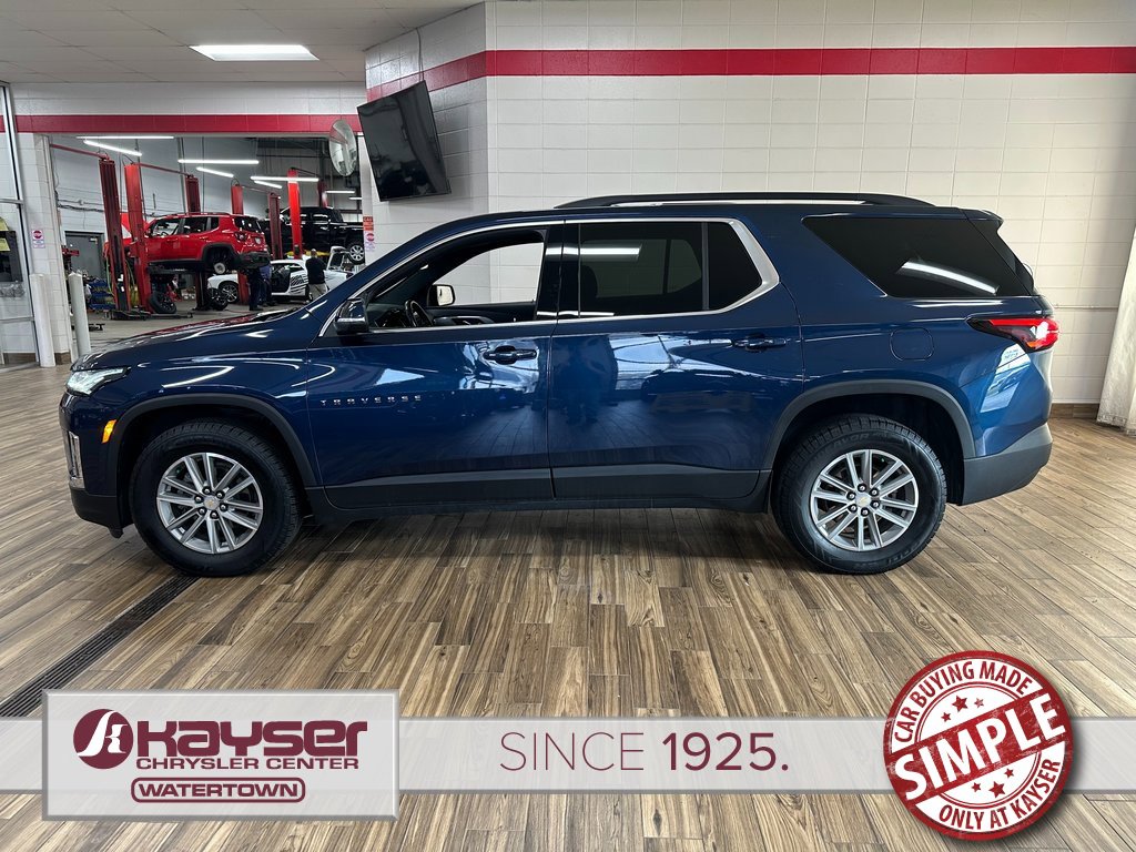 Used 2023 Chevrolet Traverse LT image 2