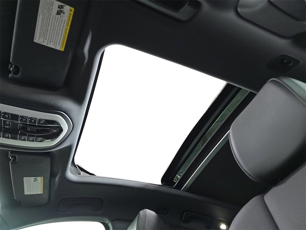 Used 2025 Porsche Macan image 28