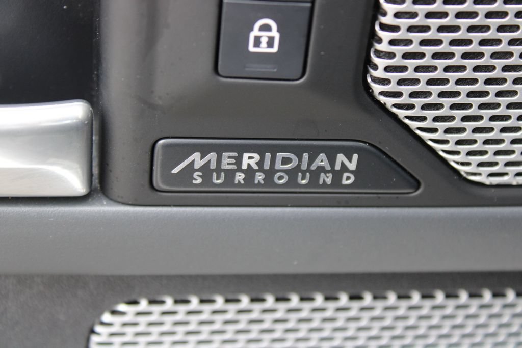 Certified 2024 Land Rover Defender 130 X-Dynamic SE AWD/4WD image 16