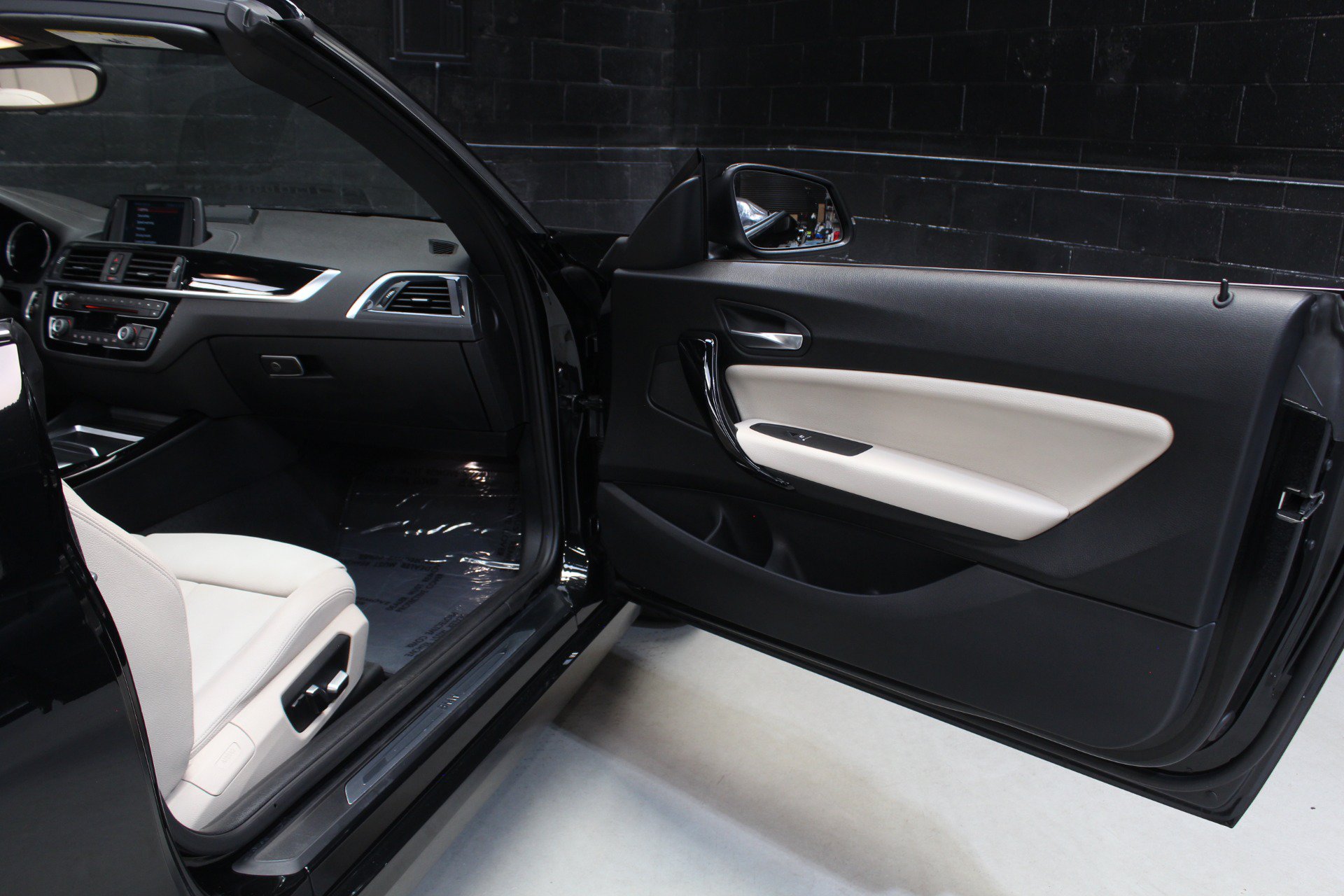 Used 2018 BMW 230i Convertible RWD image 29