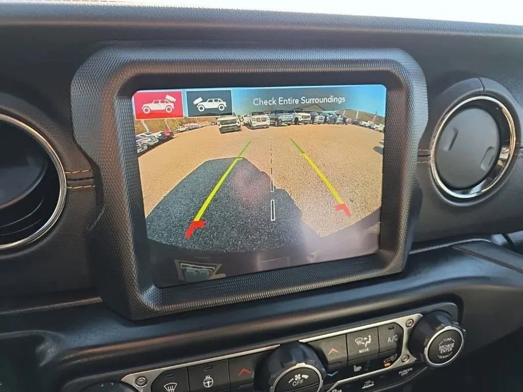 Used 2022 Jeep Wrangler Unlimited Sahara image 24