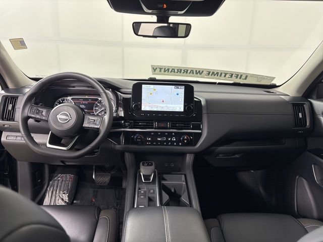 Used 2025 Nissan Pathfinder SL w/ Black Appearance Package image 24