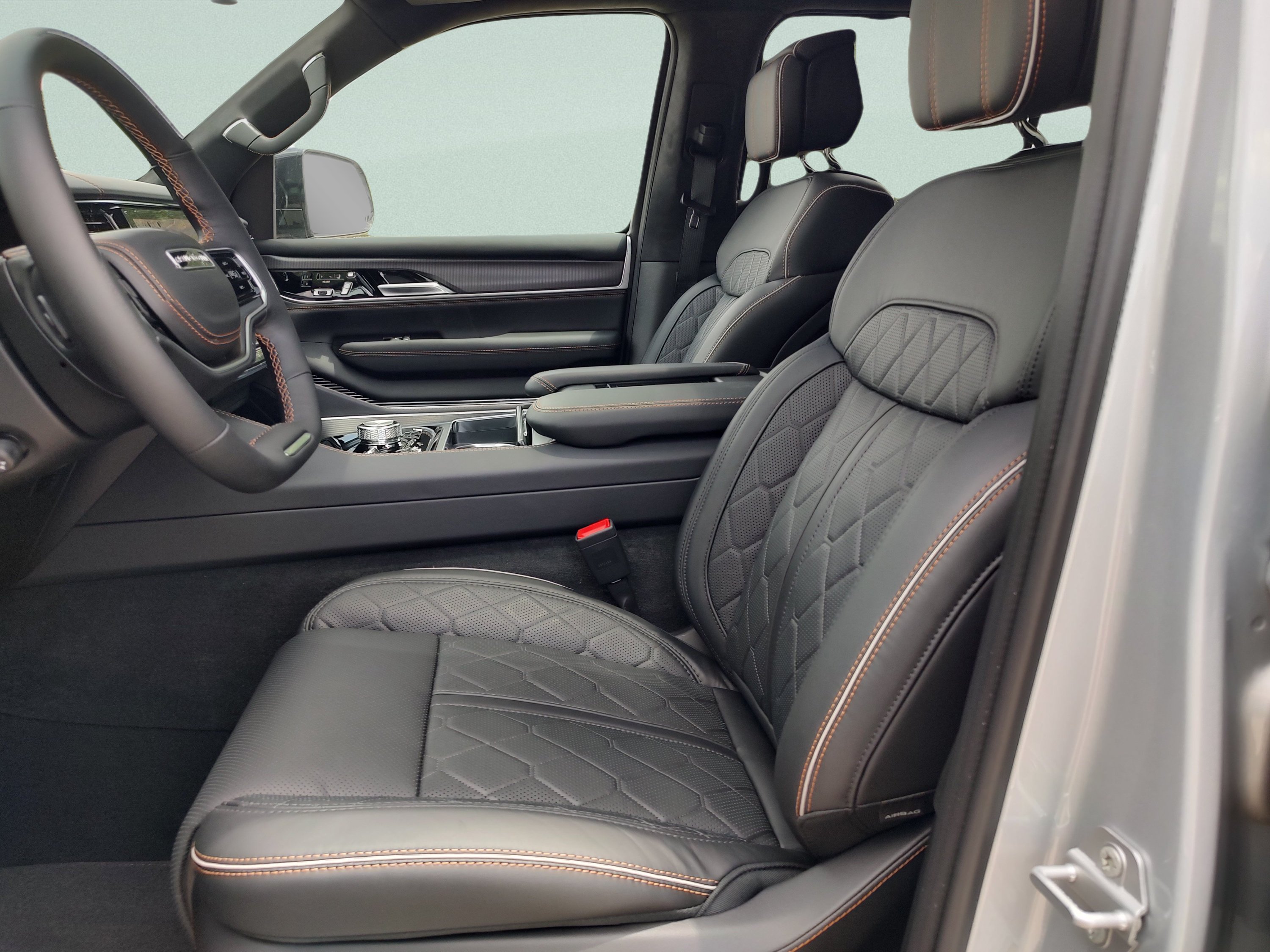 New 2026 Jeep Grand Wagoneer L Summit AWD/4WD image 26