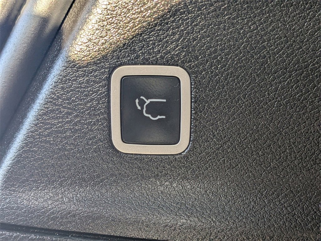 Used 2020 Chrysler Pacifica Touring-L Plus image 11