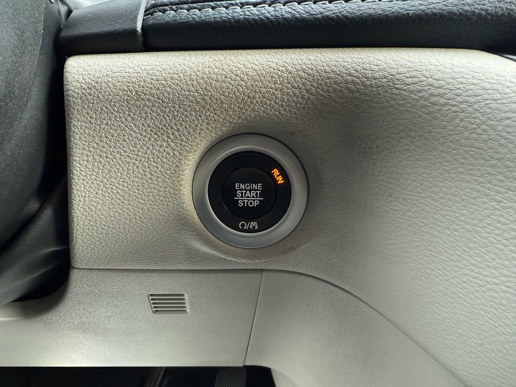 Used 2023 Chrysler Pacifica Touring-L image 27