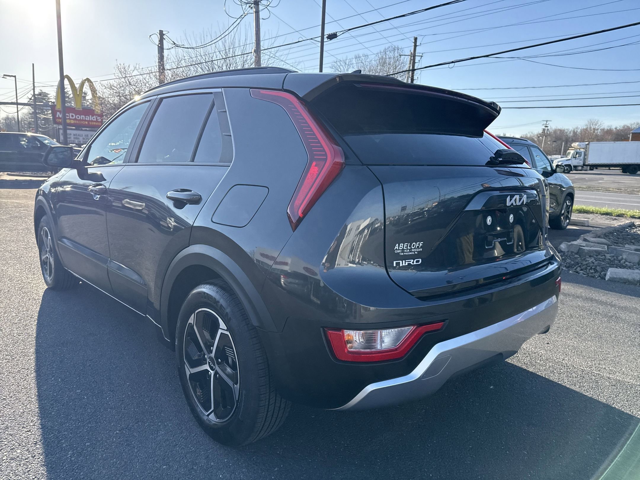 Used 2024 Kia Niro LX image 9