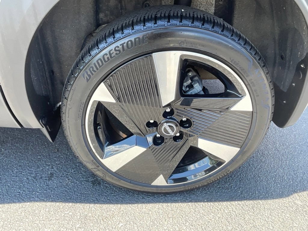 Certified 2025 Nissan Kicks SR FWD image 27