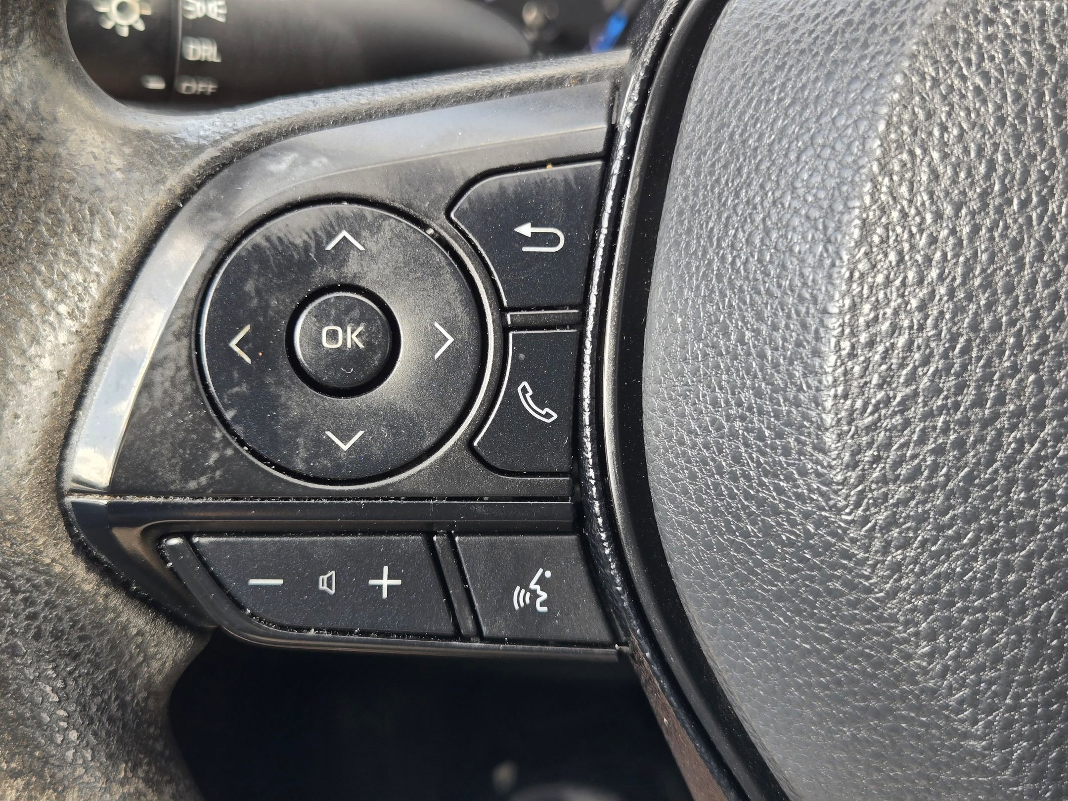 Used 2021 Toyota RAV4 LE image 27