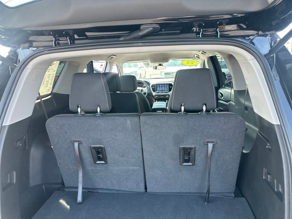 Used 2023 GMC Acadia SLE image 25