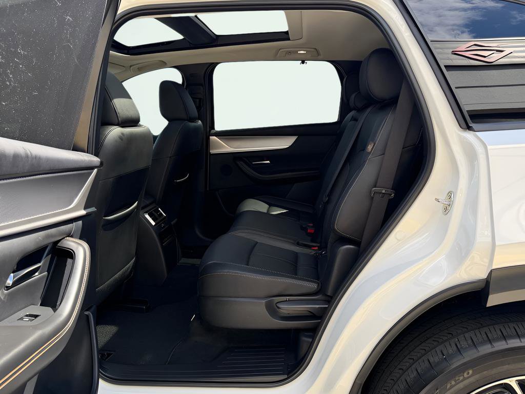 Used 2025 MAZDA CX-70 Plug-In Hybrid w/ Premium Pkg image 22