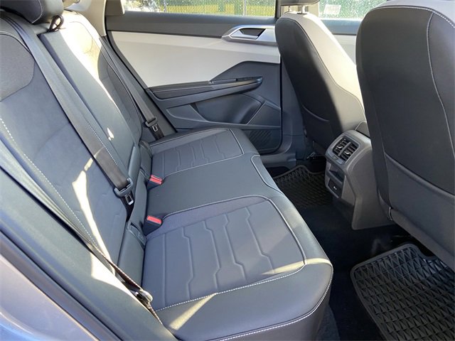 Used 2025 Volkswagen Taos SE image 29