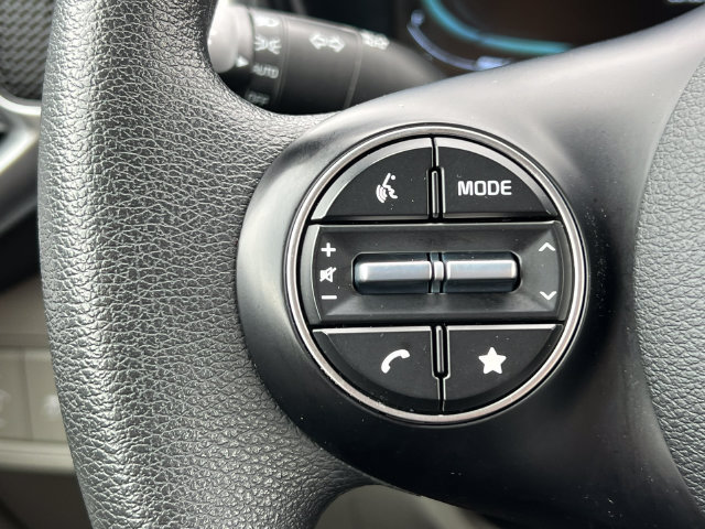 Used 2025 Kia Soul LX w/ LX Technology Package FWD image 18