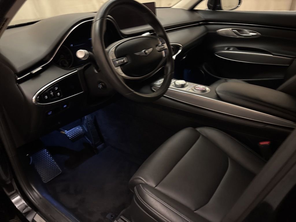 Used 2025 Genesis GV70 2.5T w/ Select Package image 12