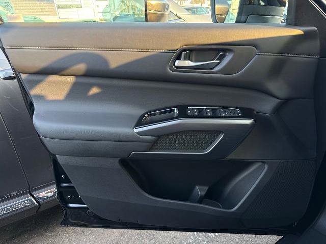 New 2025 Nissan Pathfinder SL w/ Black Appearance Package image 18