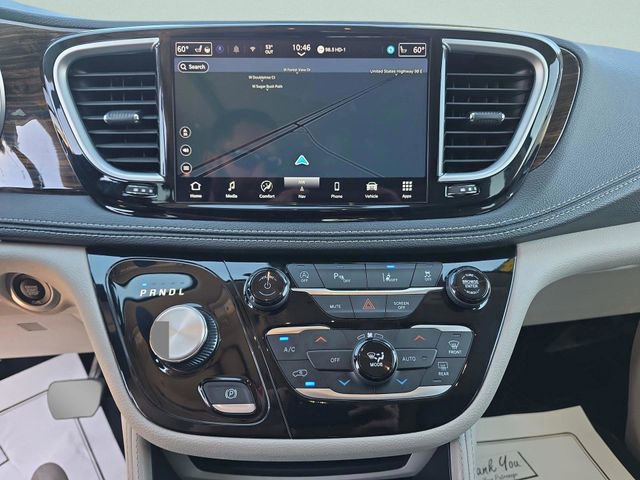 Used 2024 Chrysler Pacifica Limited image 30