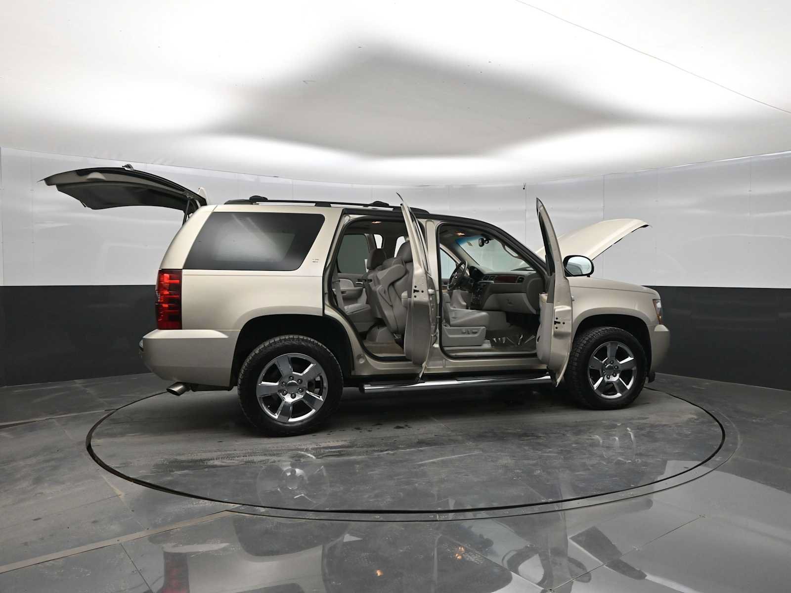 Used 2014 Chevrolet Tahoe LT w/ Luxury Package RWD image 43