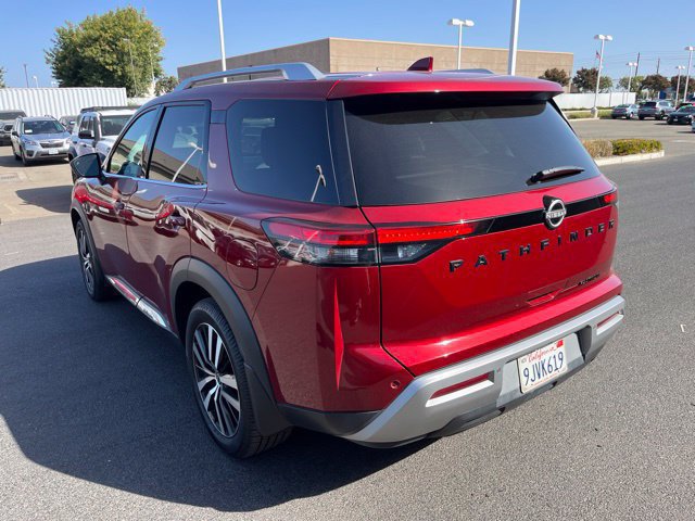 Used 2024 Nissan Pathfinder Platinum FWD image 5
