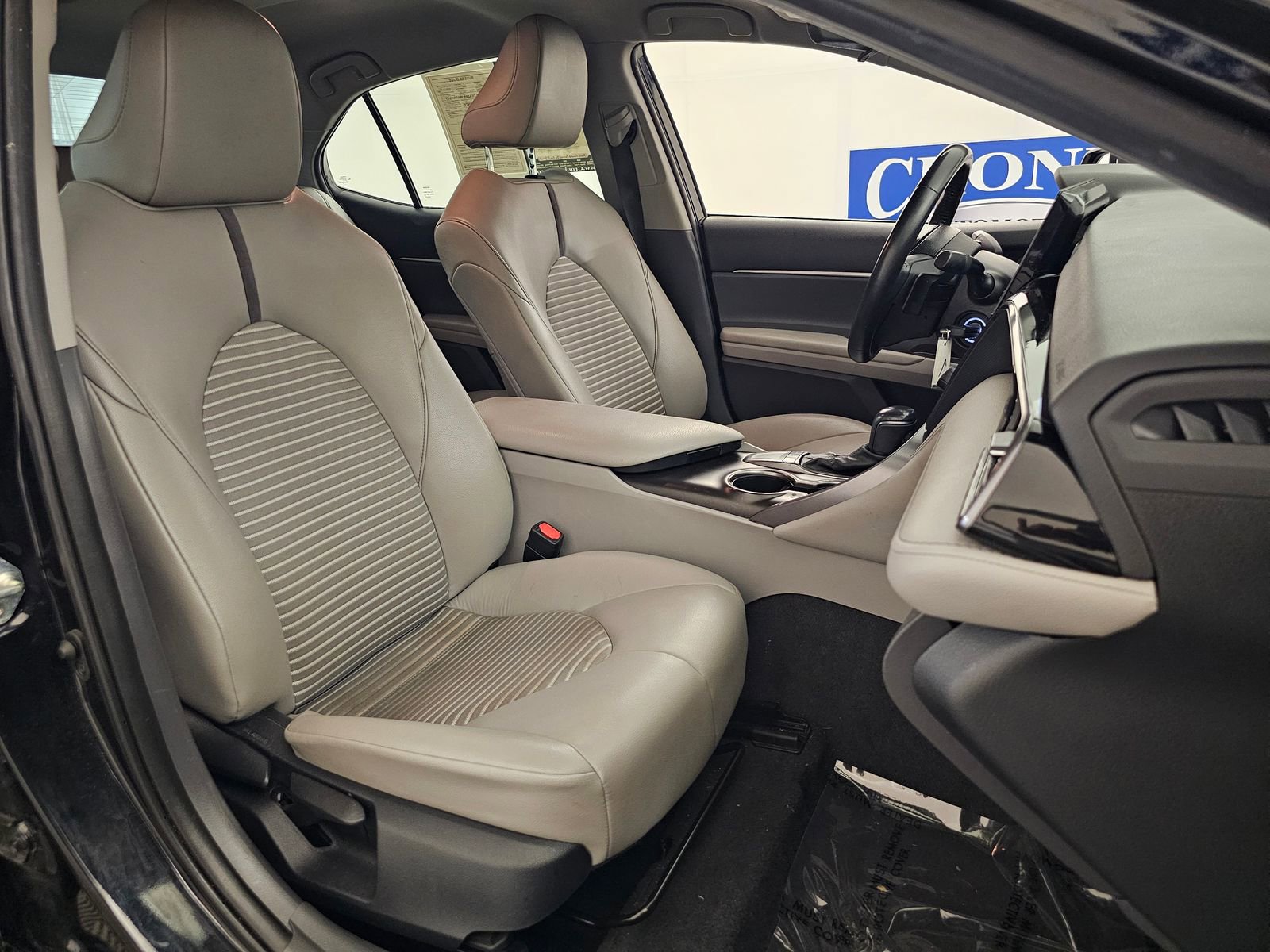 Used 2023 Toyota Camry SE image 29