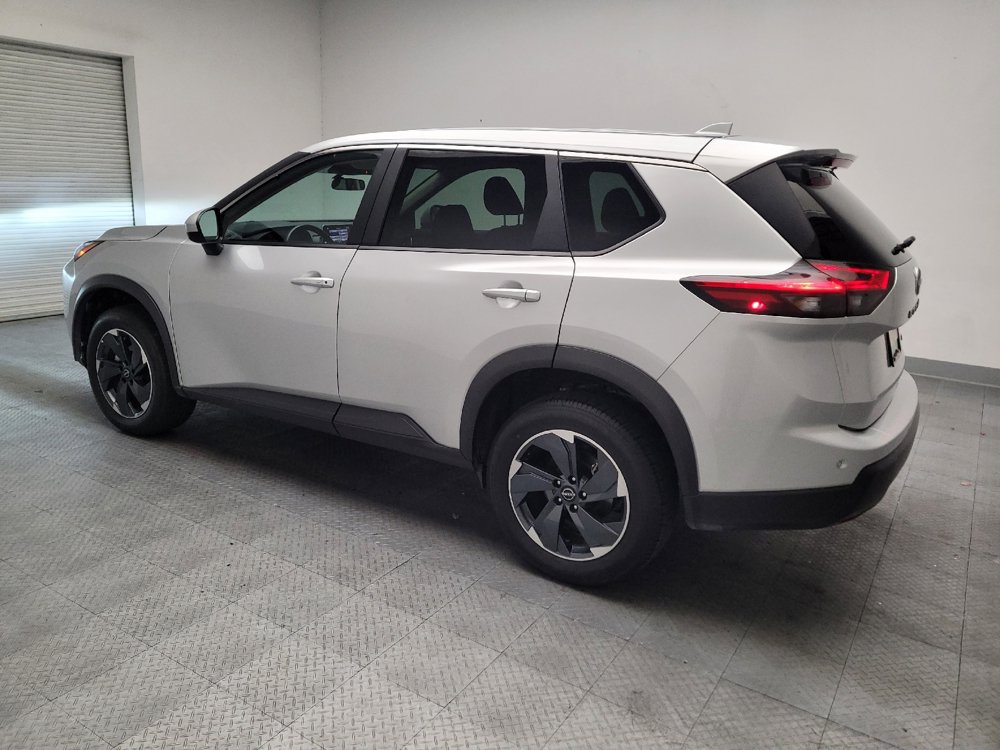 Used 2025 Nissan Rogue SV AWD/4WD image 3