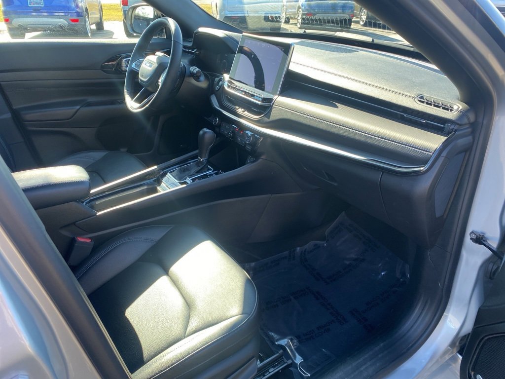 Used 2025 Jeep Compass Limited w/ High Altitude Package image 20