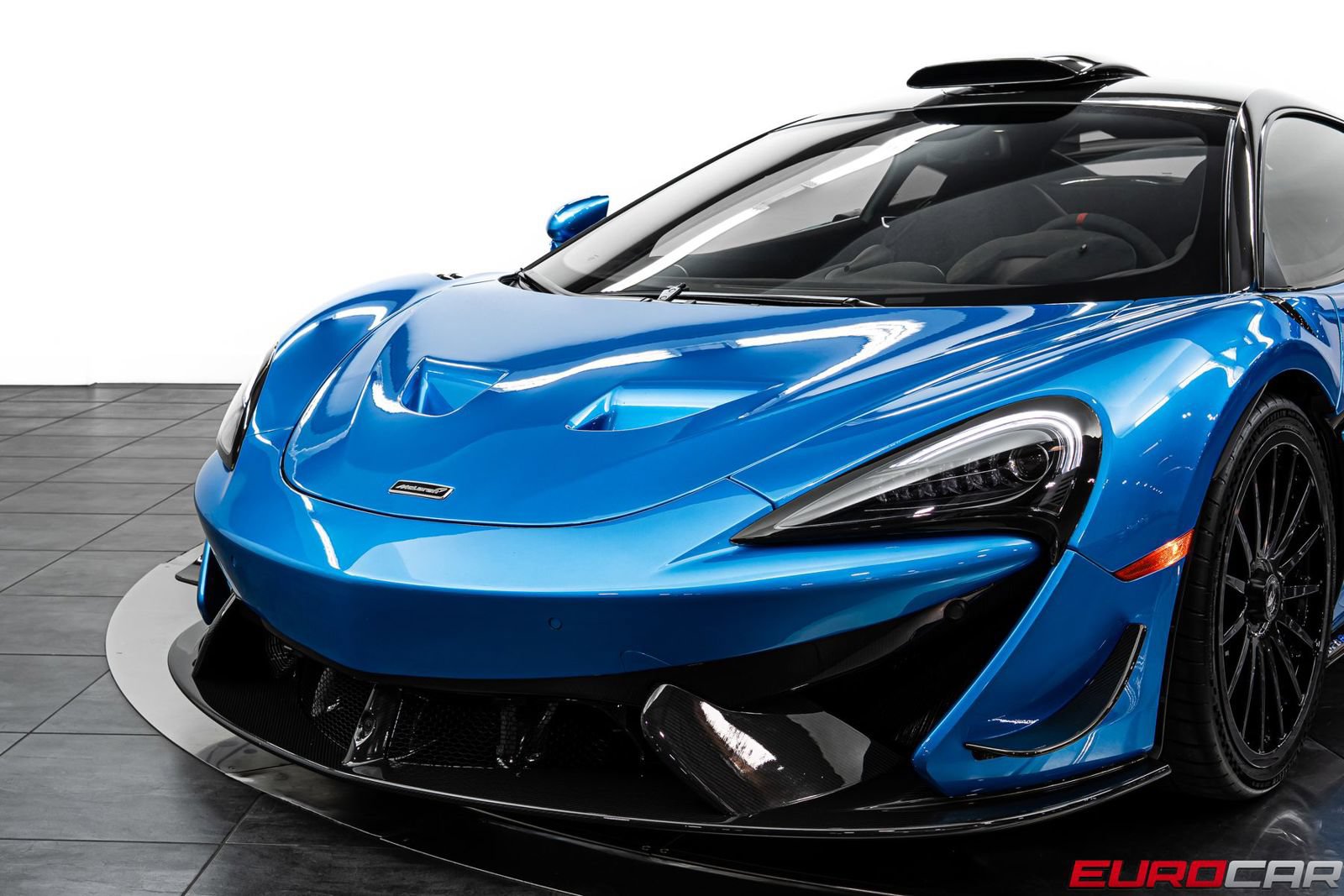 Used 2020 McLaren 620R RWD image 18