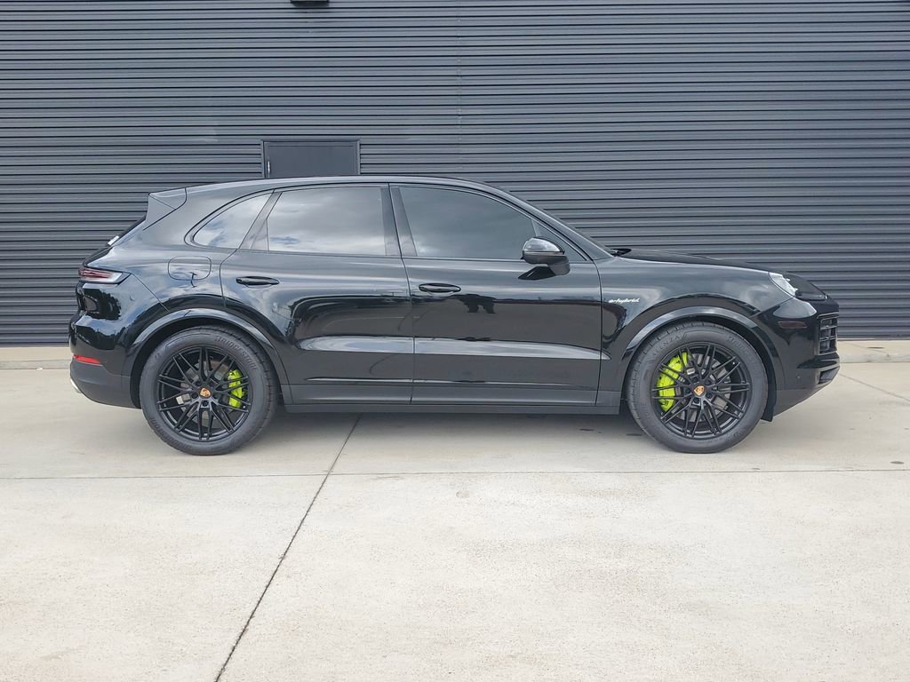 Certified 2025 Porsche Cayenne E-Hybrid image 8