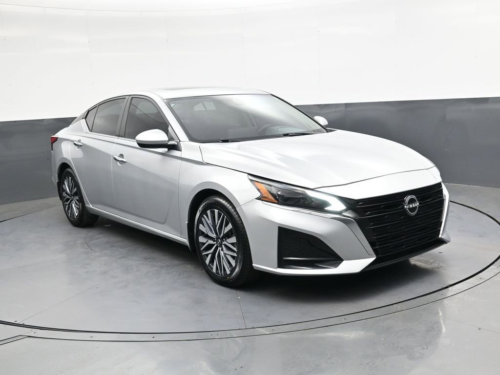 Used 2023 Nissan Altima 2.5 SV w/ SV Premium Package