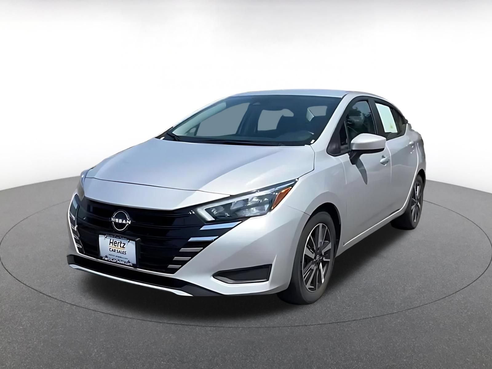 Used 2025 Nissan Versa SV FWD image 5