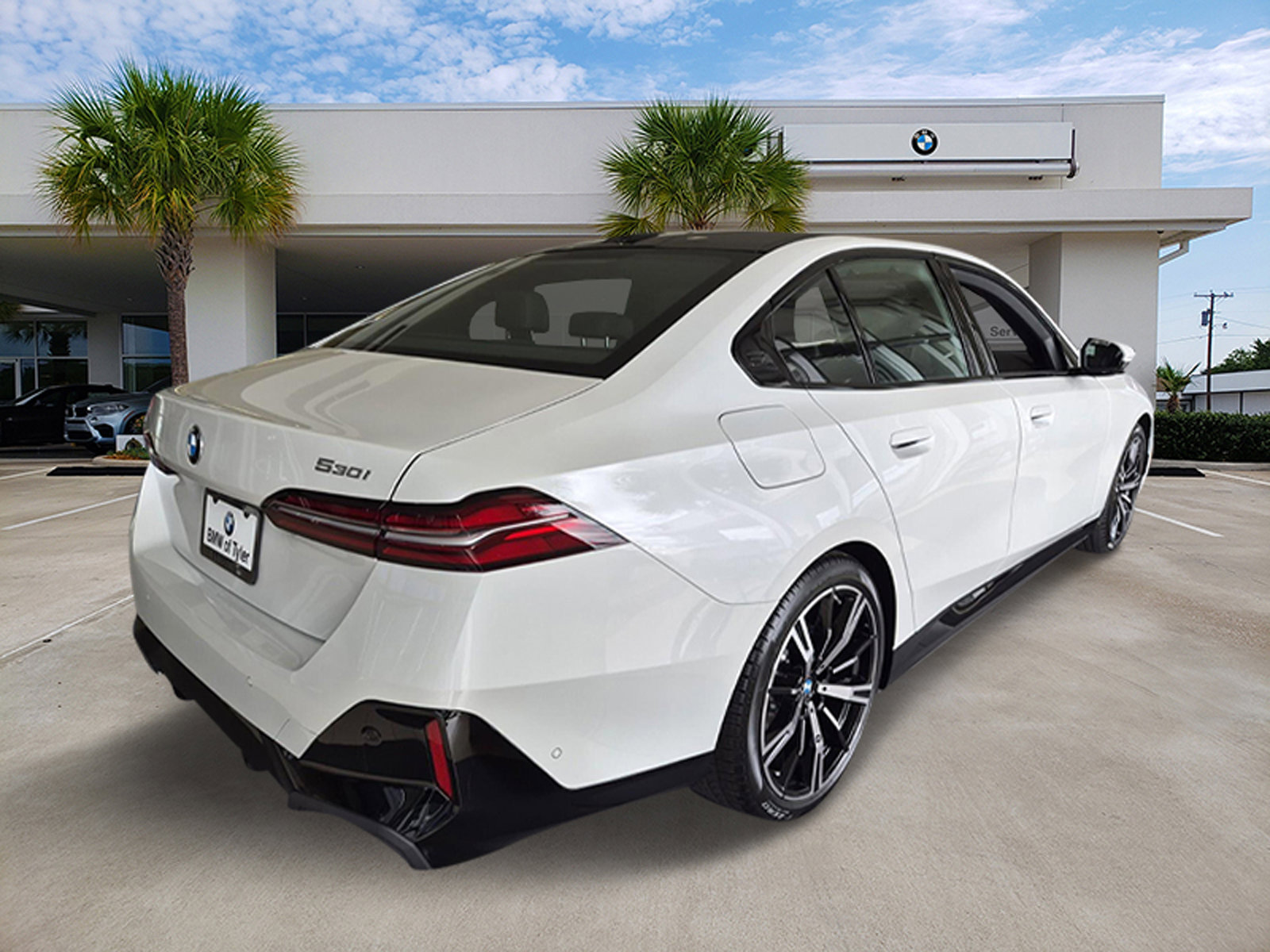 New 2026 BMW 530i xDrive w/ M Sport Package AWD/4WD image 4