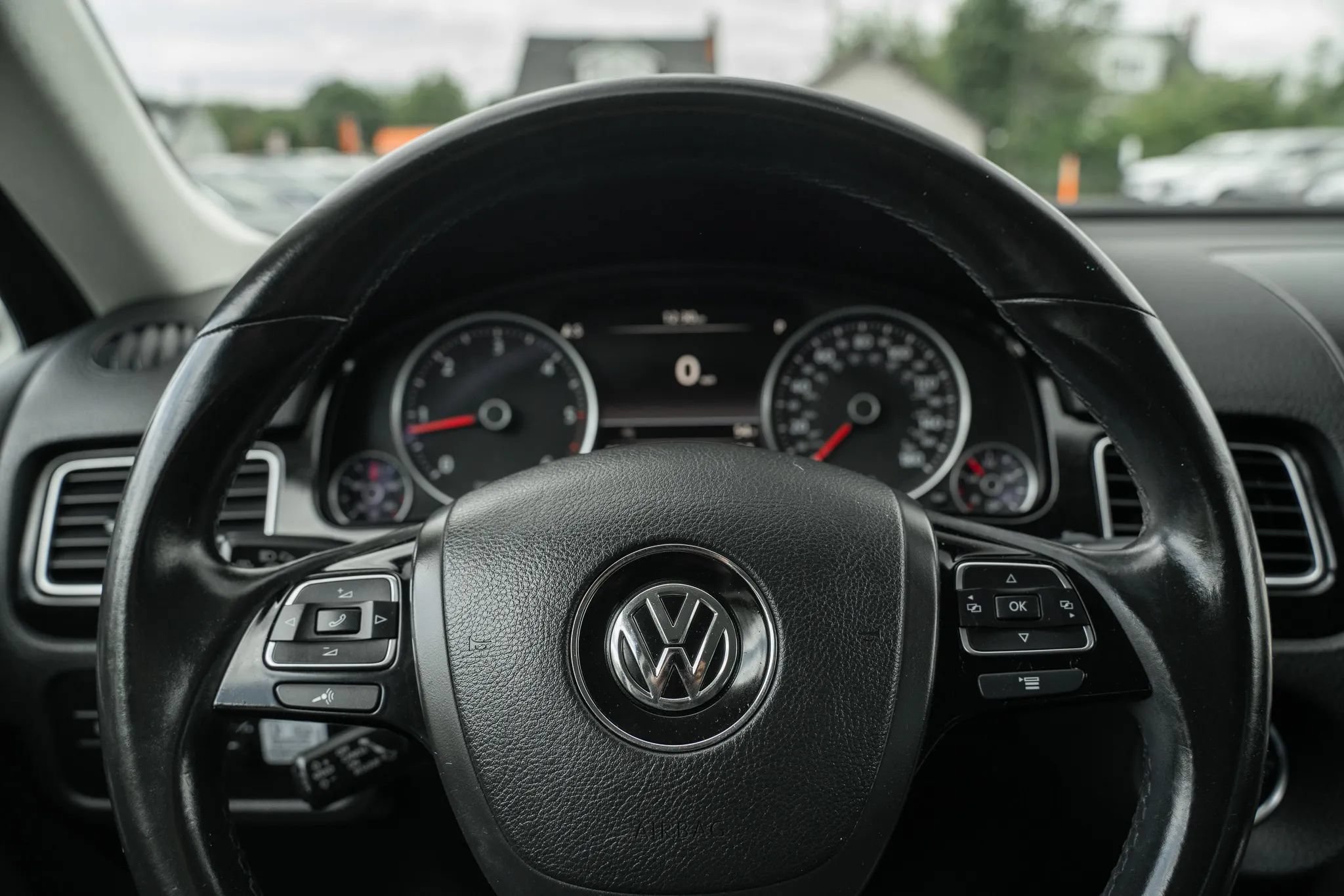 Used 2016 Volkswagen Touareg Sport AWD/4WD image 17