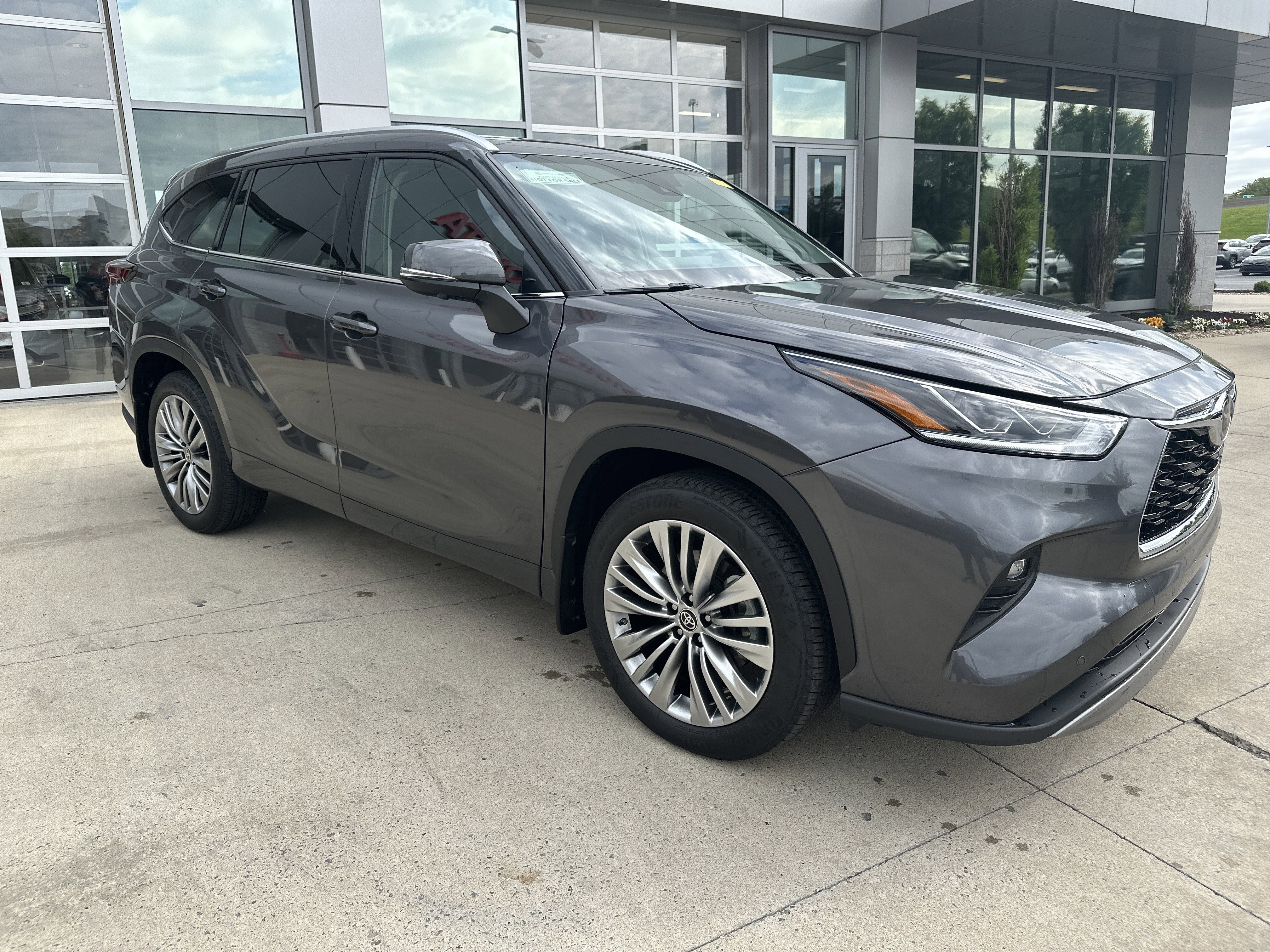 Used 2024 Toyota Highlander Platinum AWD/4WD video 2